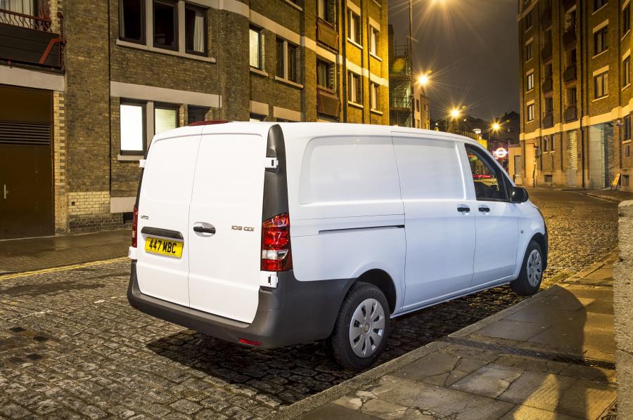  Mercedes-Benz Vito Panel Van 2015 года  (UK) (фото 13 из 30)